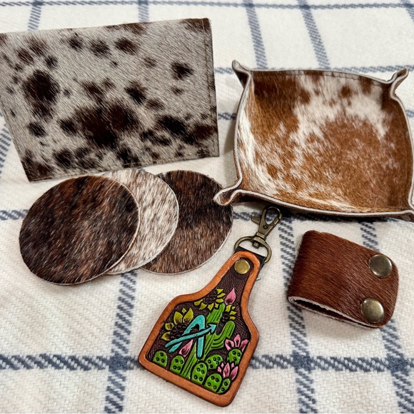 Cowhide Leather Accessory Set - Picture 1 of 3